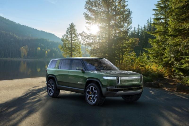 這次洛杉磯車展上，美國新興品牌 Rivian 就帶來品牌首款電動休旅 R1S。