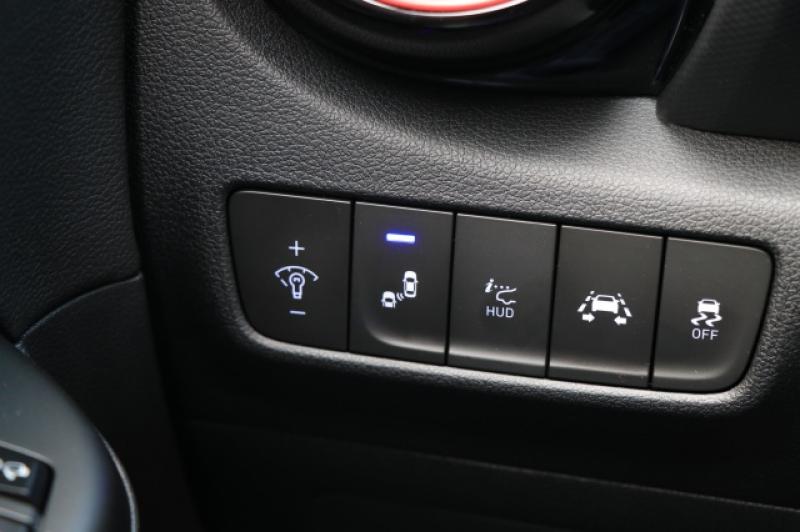 Hyundai 首次導入 Hyundai Smart Sence 主動防護系統。