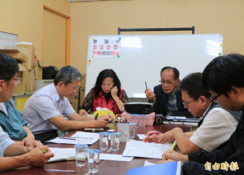 陳超明今召開會議，與交通部及苗縣府共商將可行性評估延伸至苗栗銅鑼。（記者鄭名翔攝）