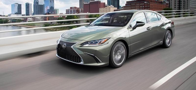 Lexus ES 分別獲得大型轎車與油電車這兩個級距冠軍頭銜，表現最出色。