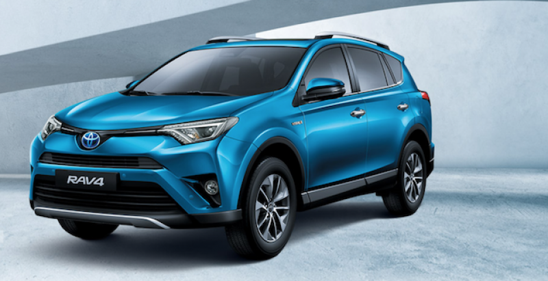 Toyota RAV4 目前只領先 Honda CR-V 不到 100 輛的差距。