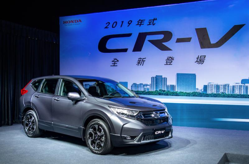 Honda CR-V 在 10 月時進行車型編成調整，2 款車售價都超過 100 萬。