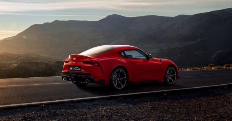 整體外型與 FT-1 Concept 概念車相當神似，比起同源的 BMW Z4 更具競技感。