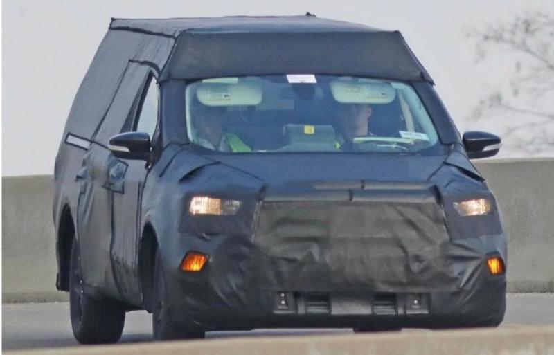 此測試車為單廂式的小型皮卡車，傳言就是以第四代 Focus C2 模組化底盤所打造。