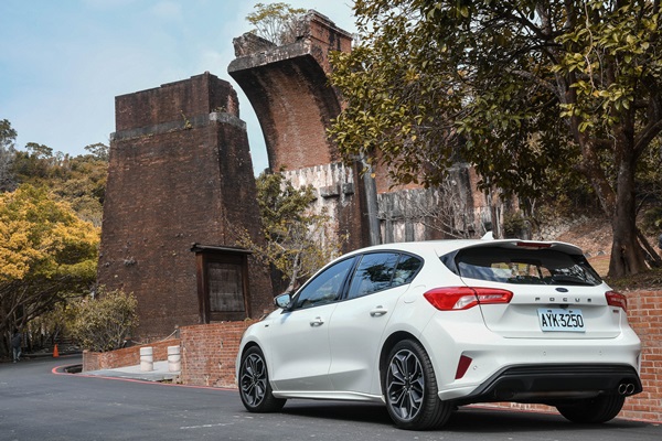 百萬內掀背操控好手就是它！Ford Focus ST-Line 試駕報導