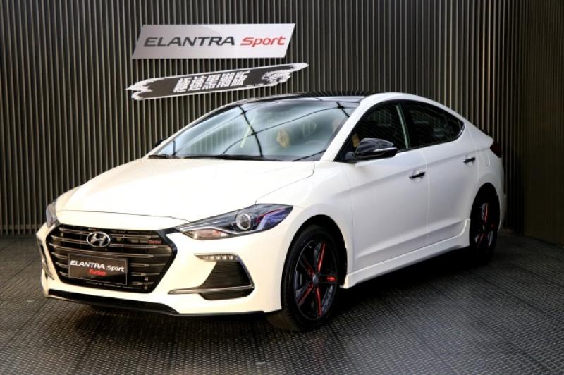 目前已經接單的 Hyundai Elantra Sport 極速黑潮版也一併現身。
