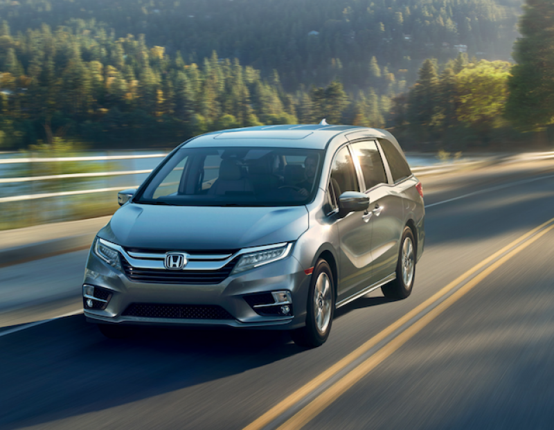 唯一的一輛 MPV，是 Honda Odyssey 美規。
