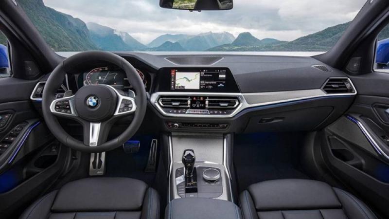 在先前大改款 X5 出現的「你好！BMW」聲控助理功能，此次也一併導入在新 3 系列上