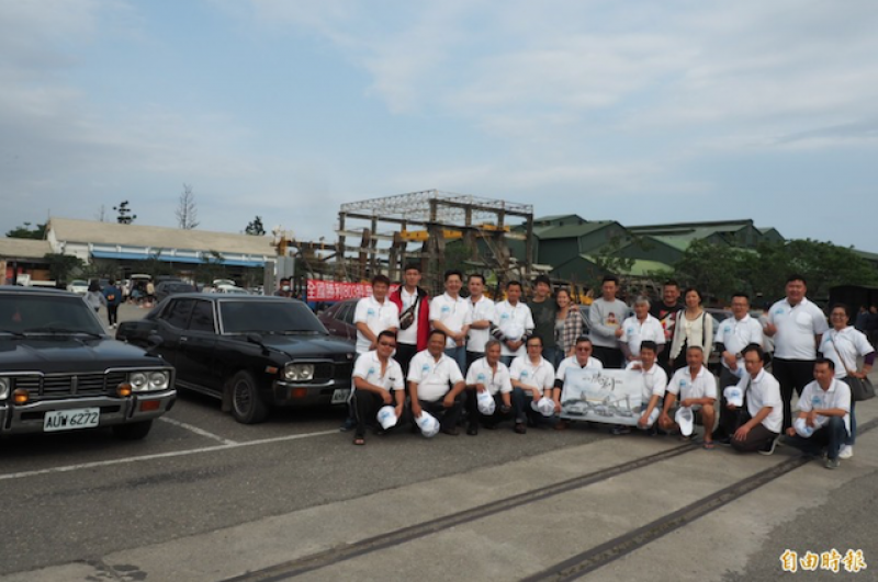 勝利 803 車友們每半年一次車聚，這次到台東，讓台東民眾一飽眼福。（記者王秀亭攝）
