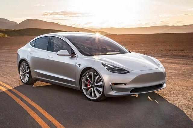 Tesla Model 3 續航力最少擁有 354km 之表現，是品牌中售價最親民的電動車。