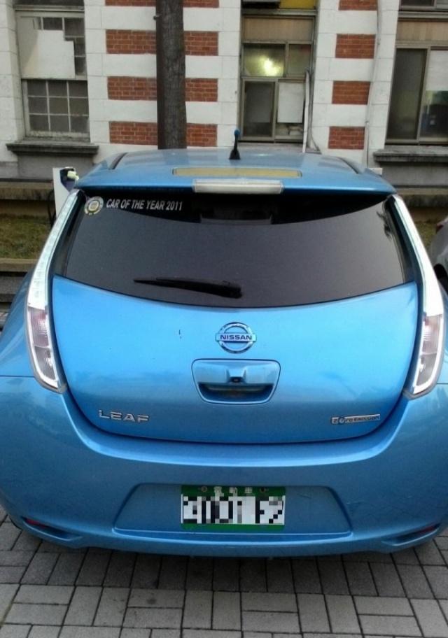 電動汽車的車牌有加註「電動車」。（台中市政府交通局提供）