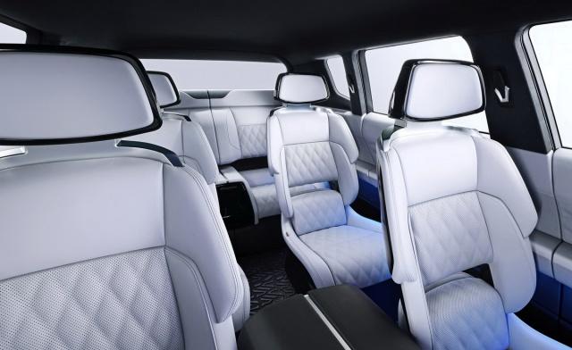 採三排座椅設定，預計是下一代 Outlander 或 Pajero 的設計雛形。