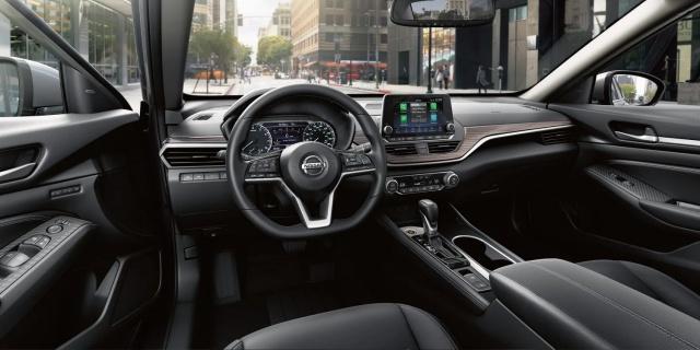 標配有 Android Auto 和 Apple Carplay 兩種手機連接系統，對消費者來說相當友善。