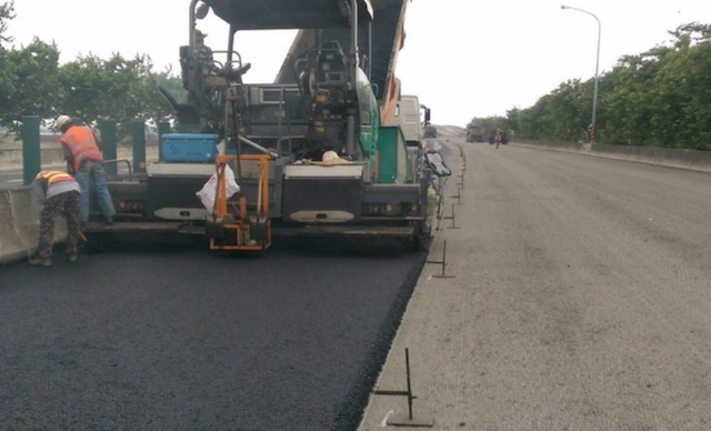 現在刨除機增設 6 點超音波傳感器，會在刨除前先測量。（圖：公路總局提供）