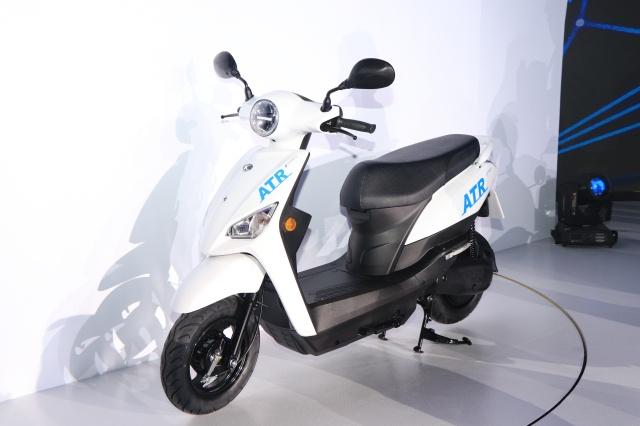 Kymco 與高雄捷運進行合作，在捷運站出口提供租用電動機車服務。