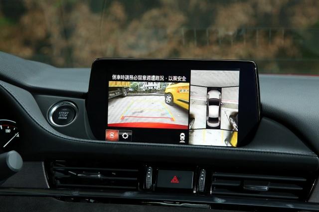 透過 360 度環景輔助系統，可以讓車主更輕鬆掌握到車身周遭情況，避免突發狀況發生。