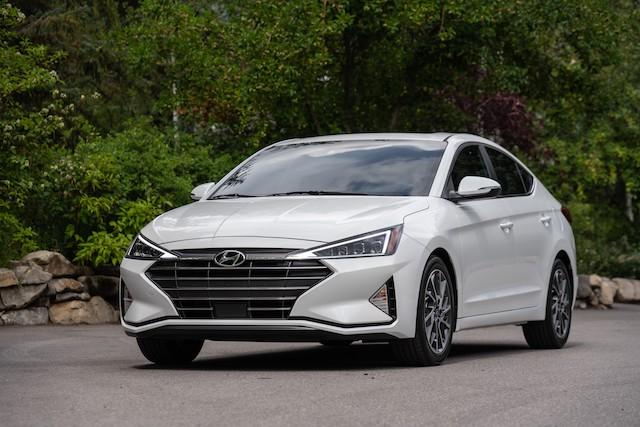 Elantra 與 Elantra Sport 同時推出小改款車型。