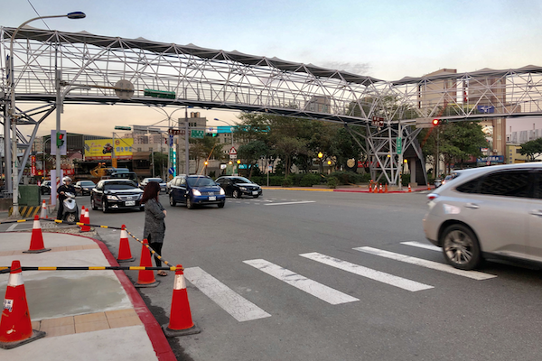 台灣人坐駕駛座就變了個人！來台日本人走斑馬線擔心被撞