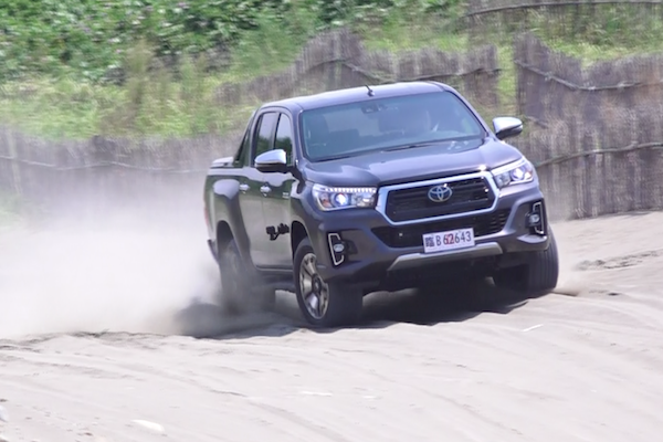 Ford Ranger 遭遇強敵！Toyota Hilux 皮卡車台灣售價殺很大（內有試駕影音）
