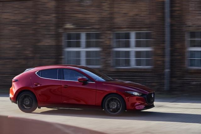 Mazda 的 Mazda 3 已經在 7 月開始正式交車。