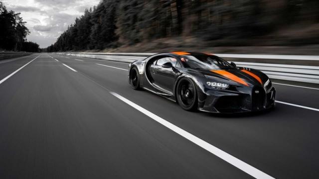 Bugatti 以 Chiron 跑出 304.773 mph（490.48 km/h）的最新極速紀錄。