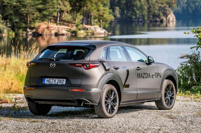 目前是以 CX-30 作為測試車，但預計正式發表會是小型跨界休旅。