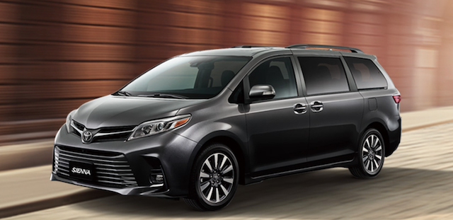 Toyota Sienna 屬於美規車型，車寬比 Previa 多了快 20 公分。