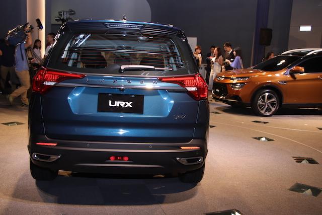 URX 車尾