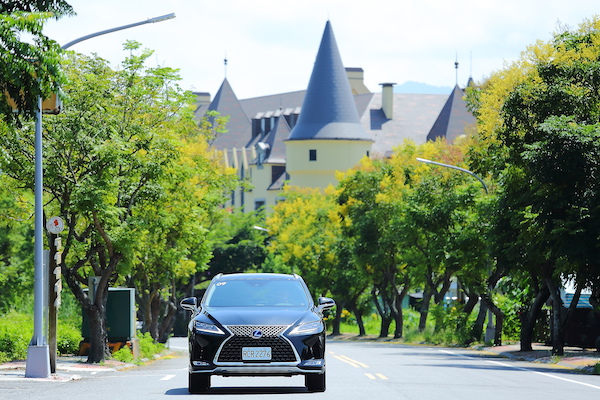 小改款賣點不只全速域定速，還有更多驚喜！Lexus RX 450h 試駕