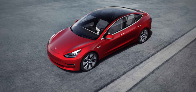 8 月在台灣上市的 Tesla Model，9 月中後開始交車。
