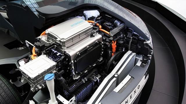 氫燃料車不使用傳統的內燃機與 Hybrid 動力系統，而是單純利用氫氣、氧氣與燃料電池創造電力。