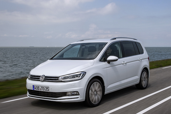 福斯 3 大 MPV 銷量不佳被盯上！傳高層評估縮減產品線