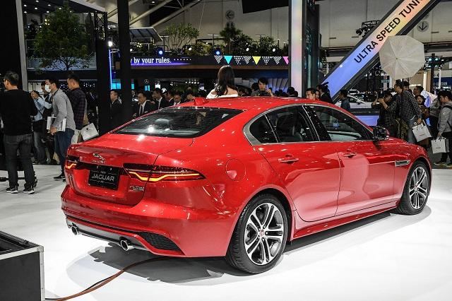 2 款車型外觀搭載 R-Dynamic 套件，並採用 2.0 升四缸渦輪引擎。