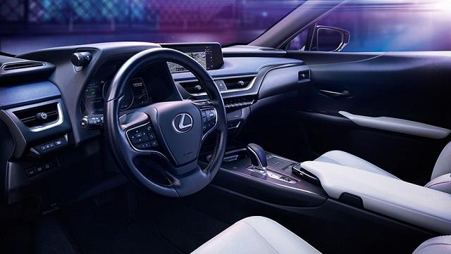 UX300e 另結合 3C 手機 APP 技術，能隨時掌握電動車電量狀況。