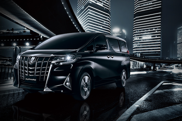 Toyota Alphard 小改款台灣準備上市，標配功能先預測！