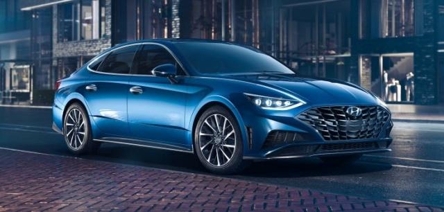剛完成大改款的 Hyundai Sonata，上一代車型就曾奪下年度風雲車的獎項，來勢洶洶。
