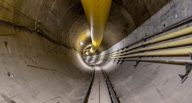 近日 Elon Musk 旗下的鑽洞公司 Boring 正式打通美國拉斯維加斯的隧道系統。