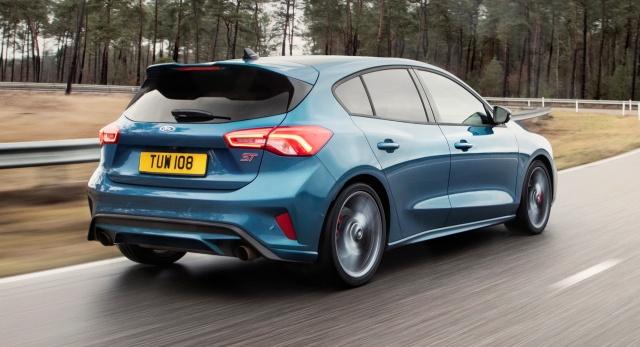預計採用 2.5 升 PHEV 系統，並將輸出上調至 400 匹以上。圖為 Focus ST。