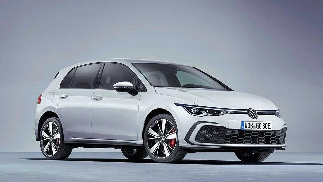 GTE 以 147hp 的 1.4 升渦輪與 112hp 電動馬達構成，共同可產生 242hp/40.8kgm 最大動力，插電孔位置位於駕駛側前方葉子板上。