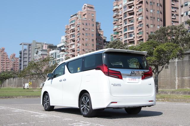 你最想要的配備這次補上！Toyota Alphard 小改款試駕（有影音）