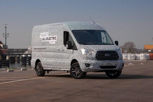 海外 Ford 高層負責人 Jim Farley 表示，Transit 電動車能隨時搜尋雲端數據服務，提供最即時的道路狀況等功能。