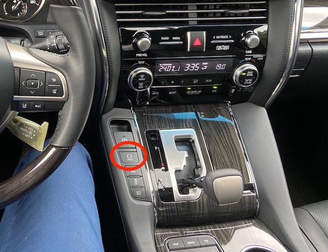 自動駐車主要用於停等紅燈，無需再踩著煞車。