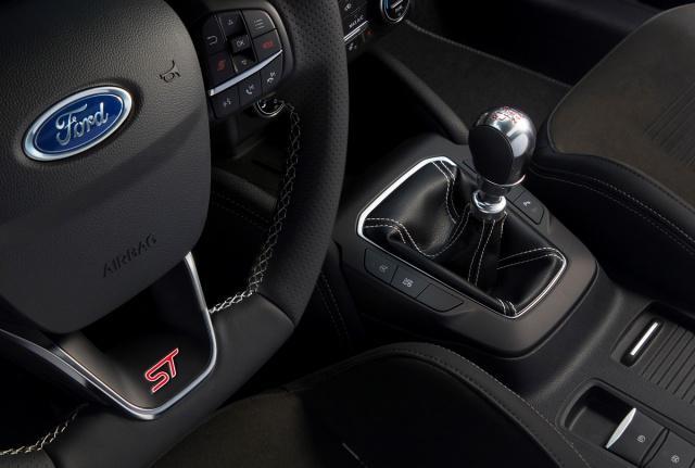 Kuga ST 有望搭載 2.3 升渦輪引擎與手排變速箱。