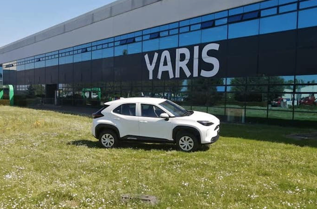 Yaris Cross 無天窗配置。