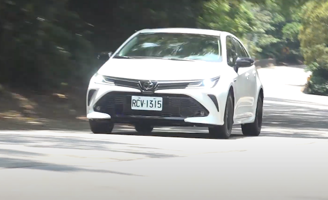 側傾程度減少，也能降低車內乘客的不適感。