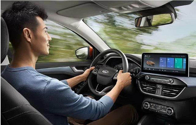 車內擁有專屬的 12.3 吋多媒體大螢幕，與歐規市場做出區別。