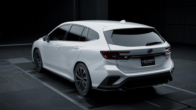 車尾的尾燈組辨識度提升，下保桿也更加運動化。圖為原型車。