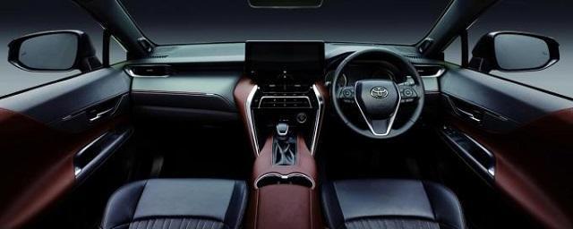內裝最明顯的就是 Lexus 家族的 12.3 吋螢幕，從中階款開始配有。