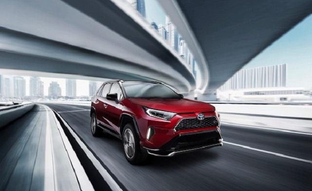 美規 RAV4 一般款售價在台幣 約 78 萬元左右，頂規油電約為 110 萬元，剛推出的插電式被譽為售價最貴的 RAV4。