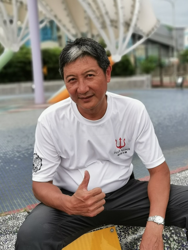 蘇晉軒成功挑戰騎哈雷重機連續環台 36 圈。（海妖騎士團車隊提供）